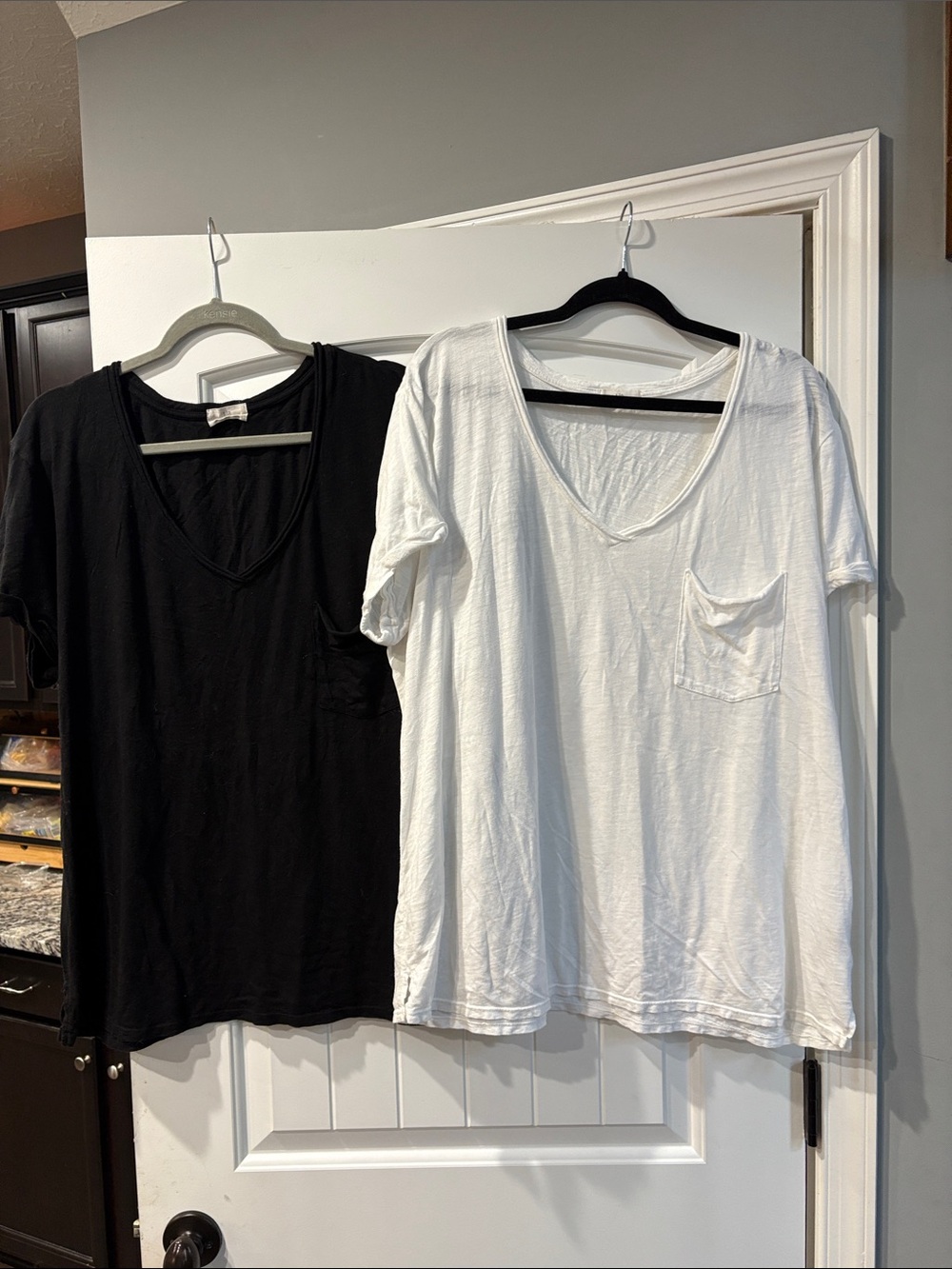 LOT of 2 T.La Women's V-Neck Pocket Tees - 1 Black & 1 White, size 1X